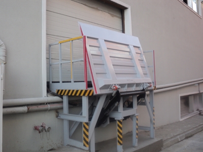 Sonderanfertigung hydraulische Rampe mit 1-Tonnen-Hebesystem - 0