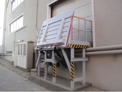 Sonderanfertigung hydraulische Rampe mit 1-Tonnen-Hebesystem - 1