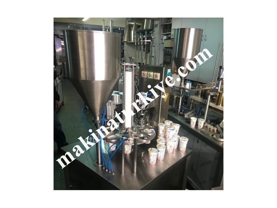 Machine automatique de remplissage et de fermeture de jus de fruits