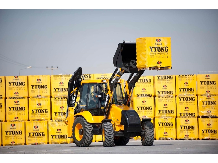 3100 Kg Küçük Teker Kazıcı Yükleyici