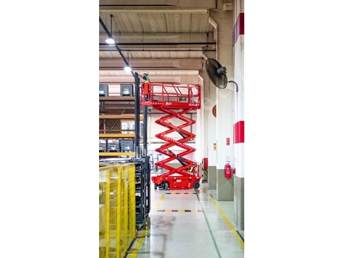 13.95 Meter Scissor Lift Personnel Elevating Platform