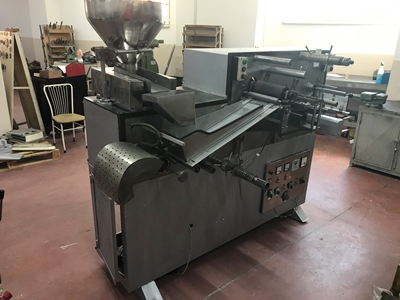 50 Vuruş / Dakika Blister İlaç Dolum Makinası  - 1