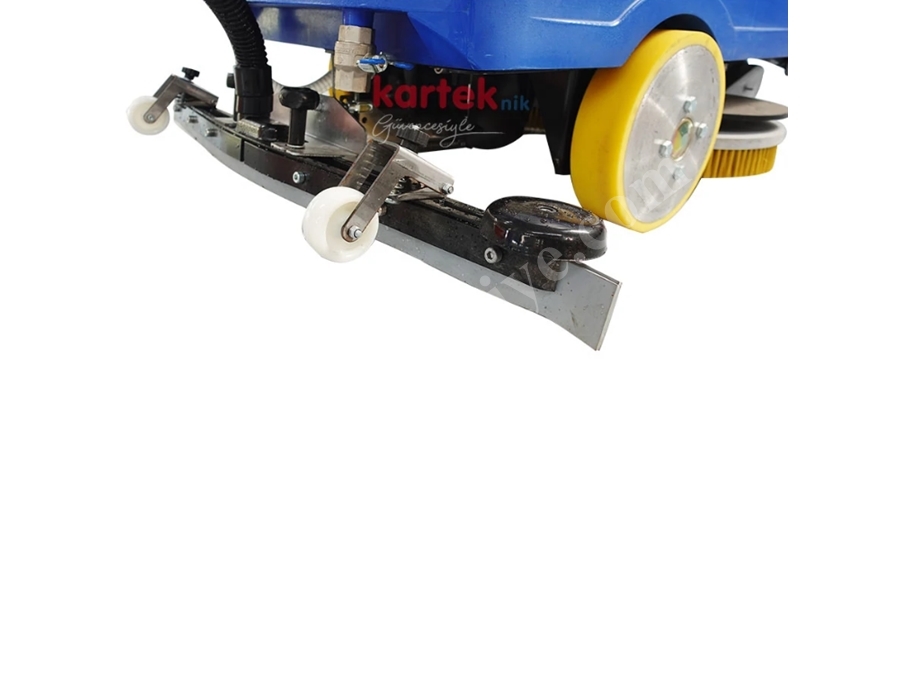 B 12001 Akülü Binicili Yer Yıkama Makinası 