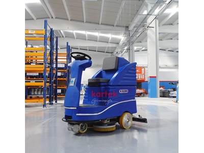 B 12001 Akülü Binicili Yer Yıkama Makinası  - 0
