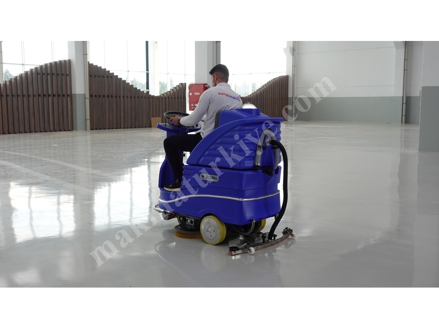 B 12001 Akülü Binicili Yer Yıkama Makinası 