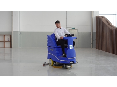 B 12001 Akülü Binicili Yer Yıkama Makinası  - 5