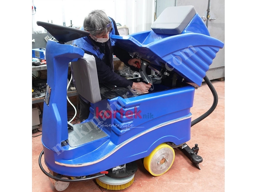 B 11001 Binicili Yer Yıkama Makinası 