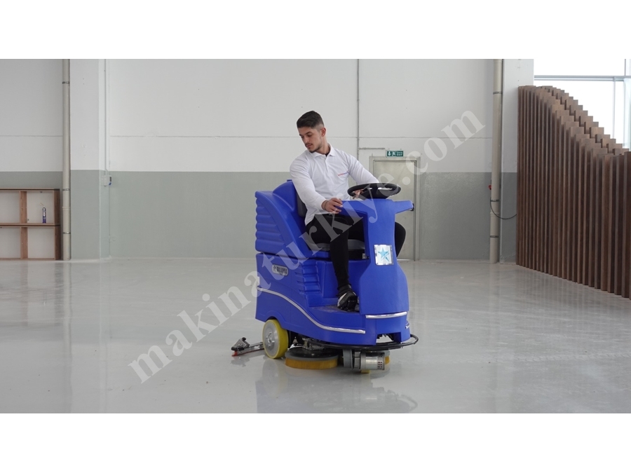 B 11001 Binicili Yer Yıkama Makinası 