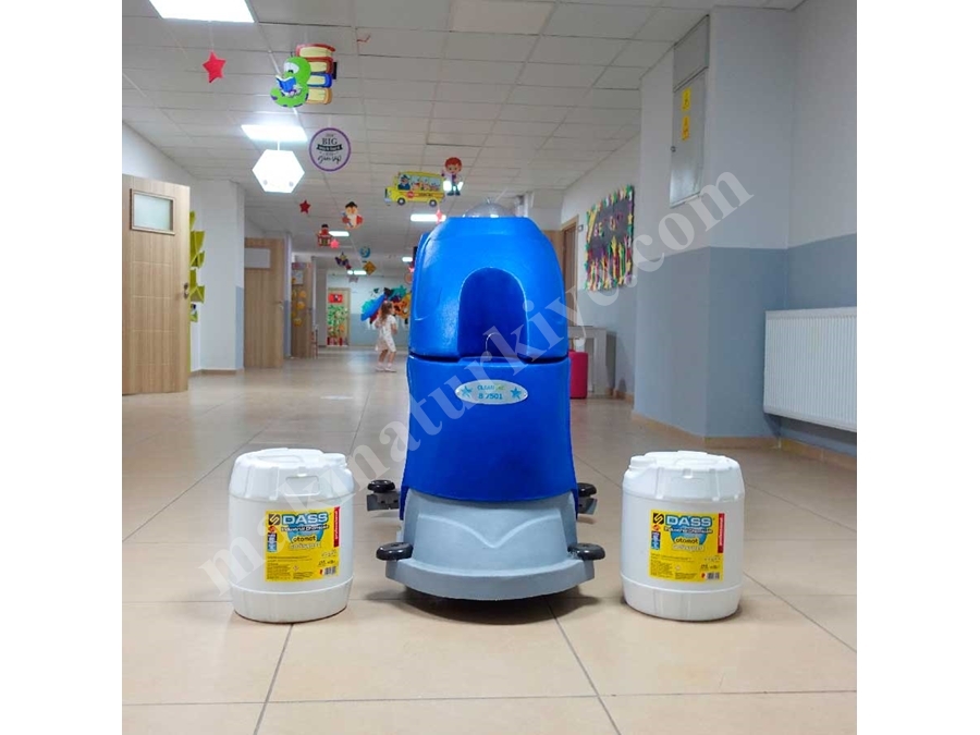 B7501 Akülü İticili Yer Yıkama Makinası 