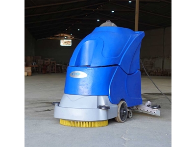 E4501 Elektrikli İticili Yer Yıkama Makinası  - 4