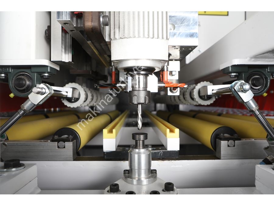 CNC Holzbohrmaschine