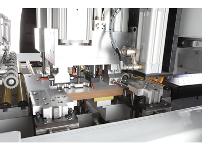Omaksan C-Line 6x schneller Serienfertigung CNC Bohr- und Fräsmaschine - 4