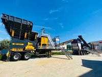 100-180 Ton / Hour 2 Chassis Mobile Hard Stone Crushing Plant - 4