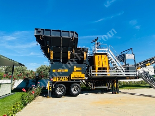 100-180 Ton / Hour 2 Chassis Mobile Hard Stone Crushing Plant