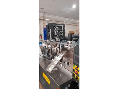 Machine à mouchoirs parfumés avec une capacité de 65-90 pièces/minute - 2