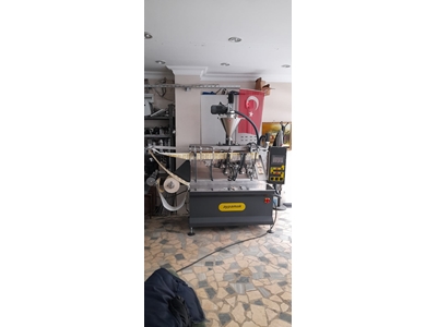 Machine à mouchoirs parfumés avec une capacité de 65-90 pièces/minute - 1