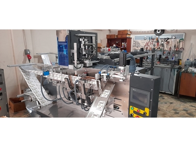 Machine à mouchoirs parfumés avec une capacité de 65-90 pièces/minute - 3