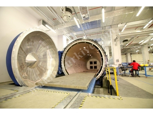 Composite Autoclave Capable of Operating at 400°C and 70 Bar