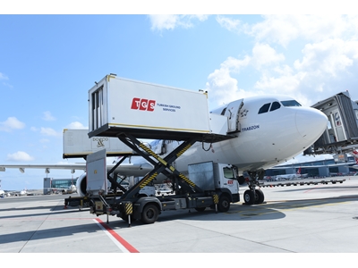 5021 Cabin Cleaning Truck - 1