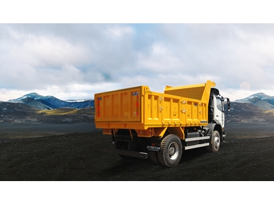 Classic Dump Truck with 3×9 Ton Capacity - 1