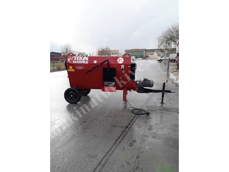 2,5 m3 Çekili Tip Elektrikli Yem Karma Makinası