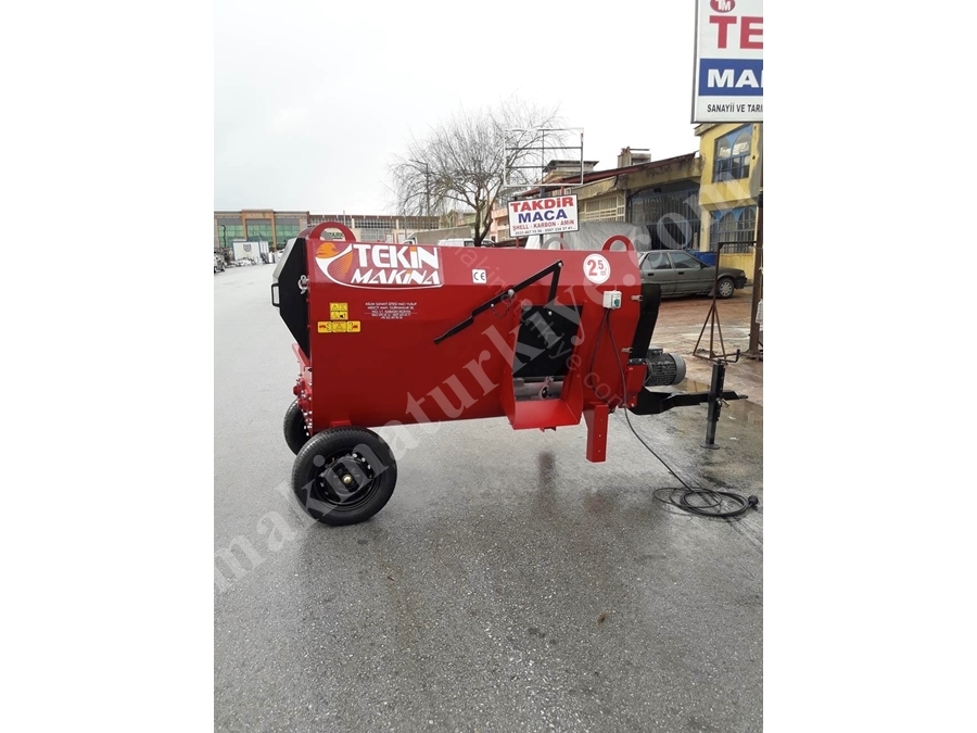 2,5 m3 Çekili Tip Elektrikli Yem Karma Makinası