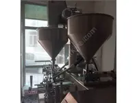 Machine de remplissage de poudre et de liquide horizontale