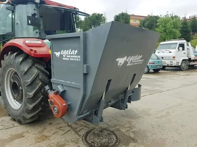 1.5 M3 Kompost Atma Makinası - 1