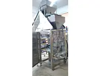 Machine de conditionnement de remplissage avec balance