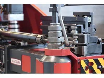 Akyapak CNC-Rohrbiegemaschine