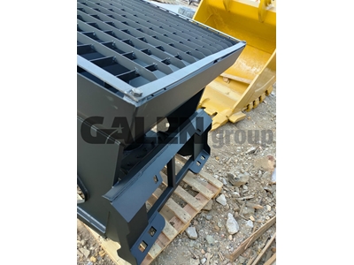 Hydraulic Salt and Sand Spreader Attachment - 3
