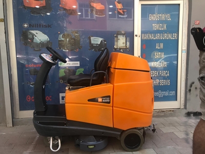 Taski Swingo 4000 Binicili Yer Temizleme Makinesi - 2