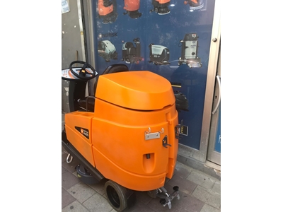 Taski Swingo 4000 Binicili Yer Temizleme Makinesi - 1