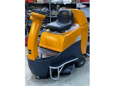 Taski Swingo 3500 Ride-On Floor Cleaning Machine