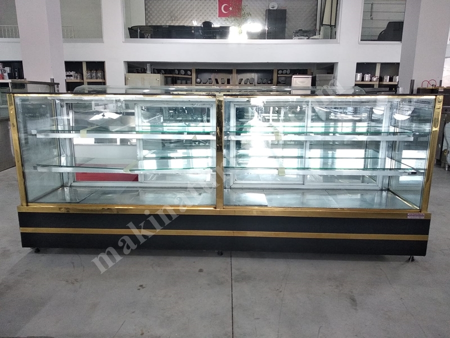3 Metrelik Pasta Dolabı