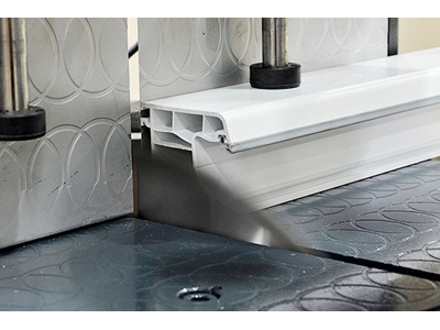 400 Mm Konveyör Pvc Ve Alüminyum Profil Alttan Çıkma Kesim Makinası - 2