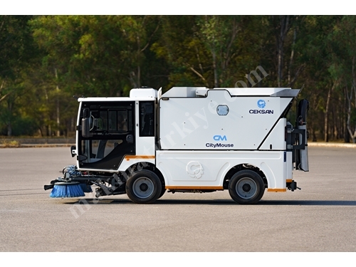 2m3 and 3m3 Hydrostatic Compact Road Sweeper Machine