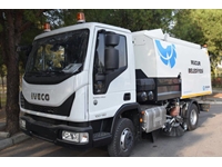 5 M³ Truck Mounted Vacuum Road Sweeping Equipment - 0