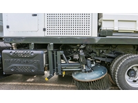 4.5 M³ Truck-Mounted Mechanical Street Sweeper with  Garbage Capacity - 1