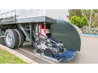 4.5 M³ Truck-Mounted Mechanical Street Sweeper with  Garbage Capacity - 8