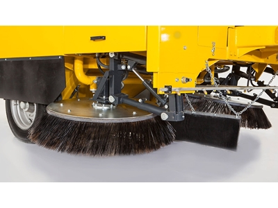 Truck-Pulled Type Elevator Road Sweeper Machine - 8