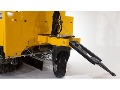 Truck-Pulled Type Elevator Road Sweeper Machine - 1