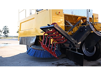 Truck-Pulled Type Elevator Road Sweeper Machine - 3