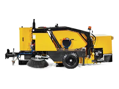 2m³ Straßenbewässerungs-, Wasch-, Sprüh- und Kehrmaschine, die von einem Traktor gezogen wird