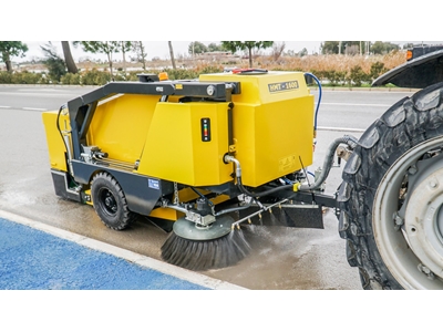 2m³ Yol Sulama Yıkama İlaçlama ve Süpürme Aracı - 2