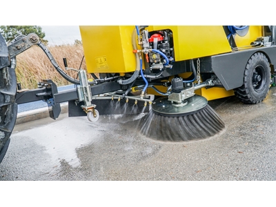2m³ Yol Sulama Yıkama İlaçlama ve Süpürme Aracı - 7