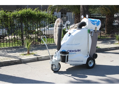 Elle Çekilir Tip (24V) Elektrikli Yol Süpürme Makinası - 8