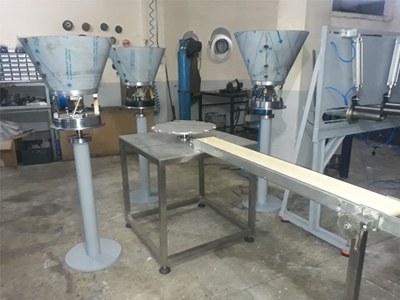 Vibrasyonlu Kapak Besleme Makinesi