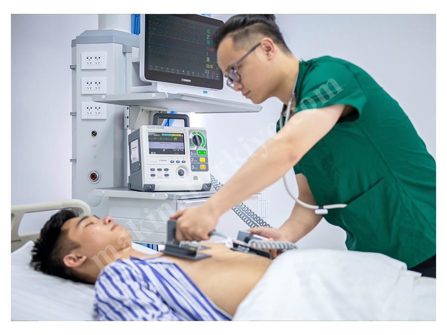 Defibrilatör Cihazı Comens5