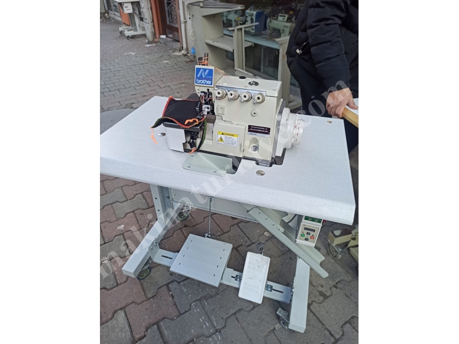 Brother 4 İplik Kafadan Motorlu Overlok Makinası 